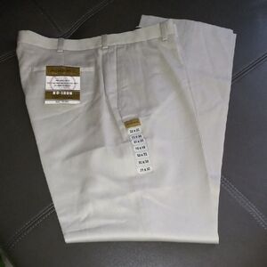 Axist Men's No-Iron Cream Chinos